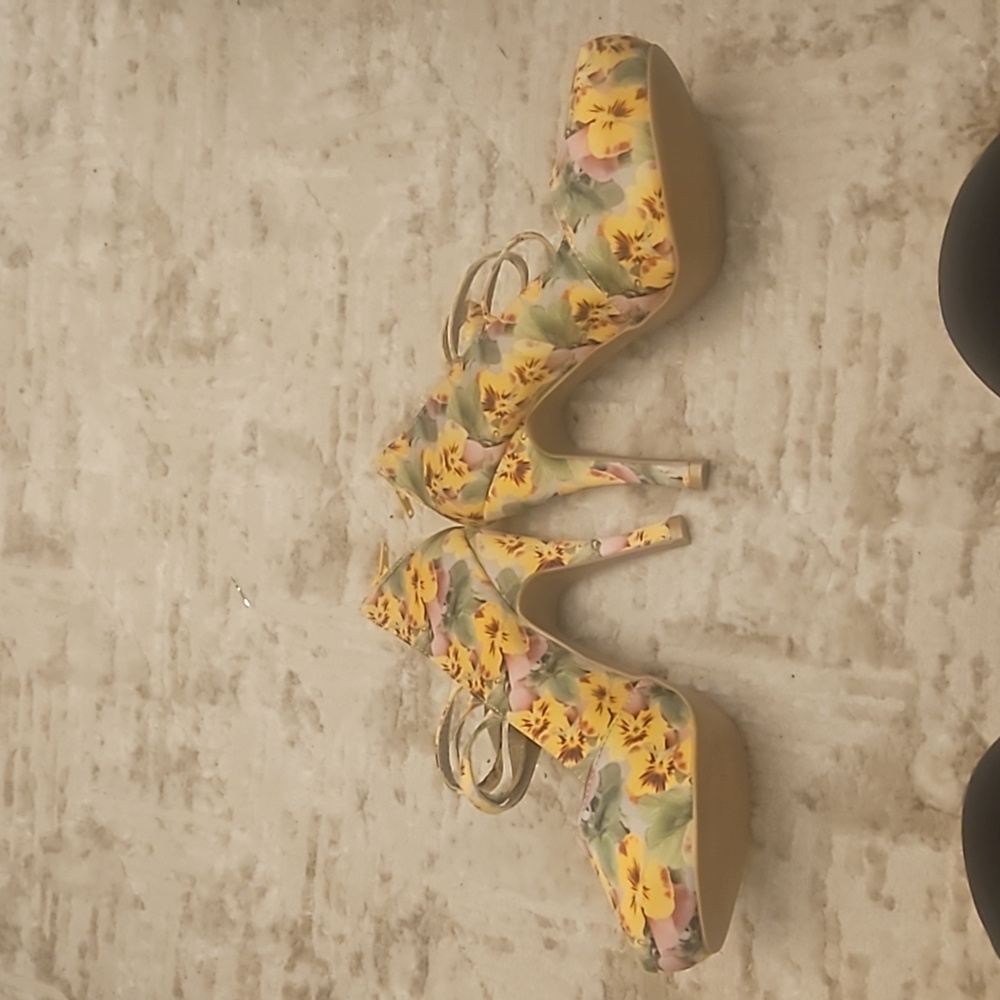 Spring heels, Qupid - Picture 2 of 6